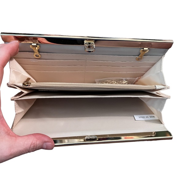 Gold Mesh Evening Bag Clutch with Detachable  Shoulder Strap - Picture 10 of 15